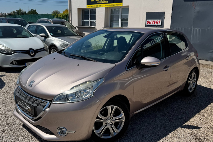 PEUGEOT 208